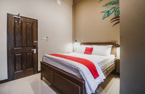 Kemanggisan Hotel | RedDoorz Plus Near Mall Slipi Jaya