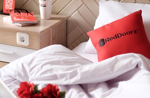 Binh Thanh Hotel | RedDoorz near Gia Dinh International Hospital 4