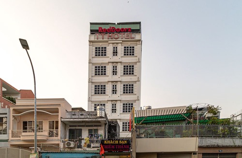Binh Thanh Hotel | RedDoorz near Gia Dinh International Hospital 4
