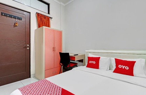 Karawang Hotel | OYO 90452 Pillow Inn
