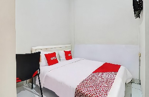 Karawang Hotel | OYO 90452 Pillow Inn