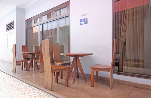 Condongcatur Hotel | RedDoorz near Hartono Mall 3