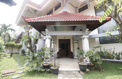 Sidoarjo Hotel | RedDoorz Syariah Near Gelora Delta Sidoarjo