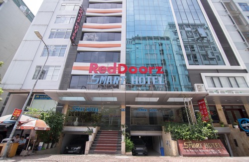 Dich Vong Hotel | RedDoorz Plus Near Cau Giay Park