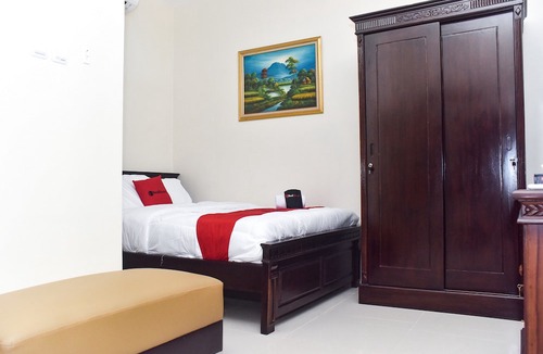 Sidoarjo Hotel | RedDoorz Syariah Near Gelora Delta Sidoarjo 2