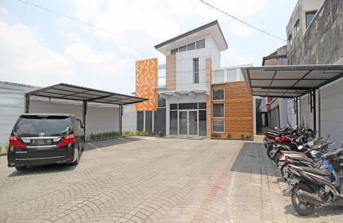 Condongcatur Hotel | RedDoorz near Hartono Mall 3