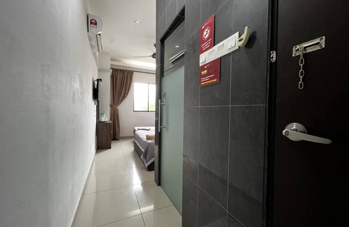 Kempas Hotel | Homestay 77