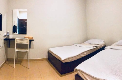 Batu Enam House | Lunas Homestay by Yolodge