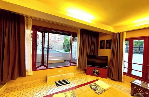 Phaya Thai Hotel | Blu Cabin Ari Stylish Gay Poshtel