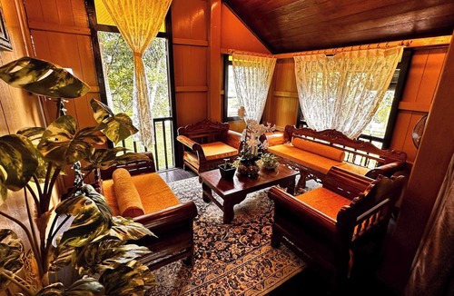 Kampung Besar Cottage | Charming Nature Kampung Home for Family Getaways