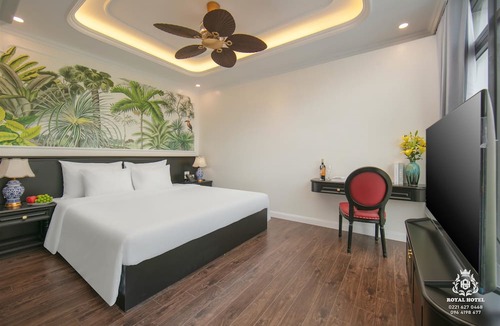Van Giang Hotel | Royal Hotel - Vinhomes Ocean Park 3