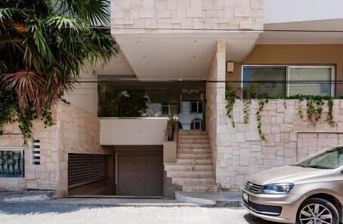 Downtown Hotel | Skyline by Zamá Homes
