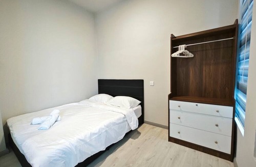 Downtown Kota Kinabalu House | MR Homestay-Jesselton Quay with Mountain View, City View & Sea View