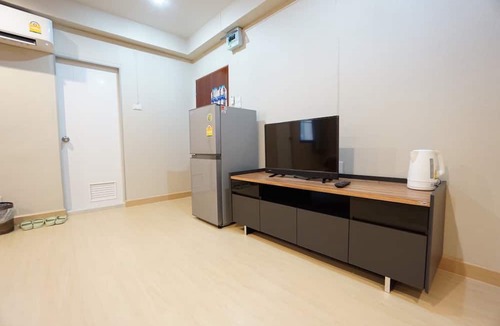 Samran Rat Apartment | Best & Cheap private room near Khaosan/Chinatown 5 mins to MRT Samyot (409)