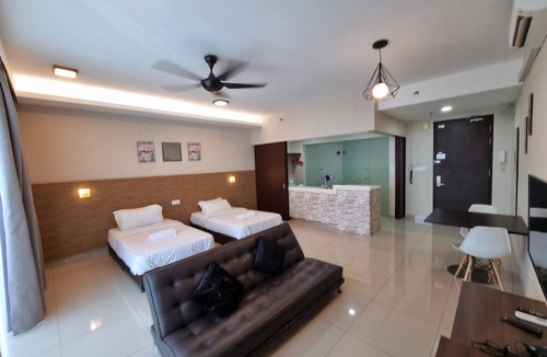 Shah Alam Hotel | De Houz - Trefoil Setia Alam Home Stay