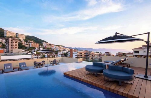 Emiliano Zapata Condo | Romantic Zone Gem | 2 Pools, Gym | Walk to Beach