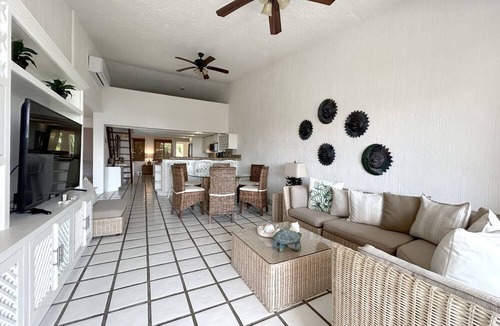 Playacar Fase I Condo | PRIVATE BEST TOP FLOOR UNIT IN XAMANHA! BEAUTIFUL OCEAN VIEW AND NEWLY REMODELED