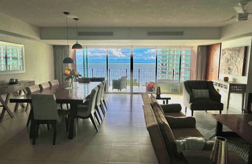 South Hotel Zone Condo | ✪Stylish Beachfront Condo ✪Trendy location ✪Private jacuzzi @balcony