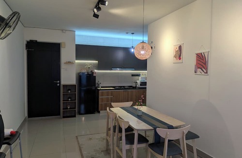 Central District Apartment | Cozy, Clean & Convenient Perfect for Business & Leisure Travelers