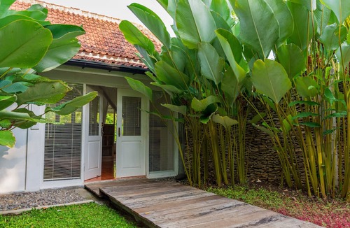 Bantul Cabin | Peaceful Retreat with a Lush Garden & Open-Air Patio