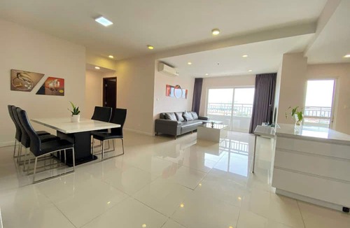 District 7 Apartment | SUNRISE CITY VIEW Retreat