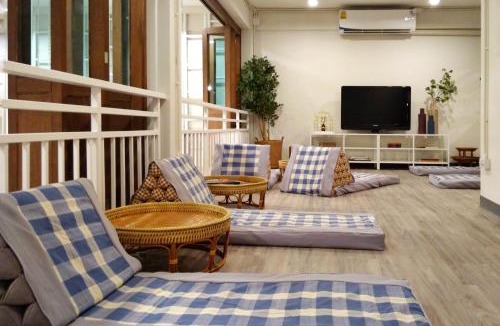 Maha Phruttharam Hostel | Fun Cafe & Hostel Bangkok