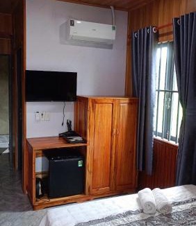 Quan Tom Hotel | Sunny Eco Lodge