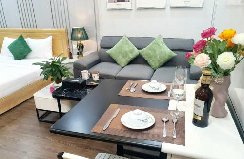 Trung Hoa Nhan Chinh Apartment | D'Capitale Studio Luxury Apt #Jerry's House