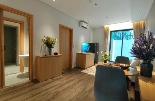 Quang An Apartment | Hong Gia Tue Lake View