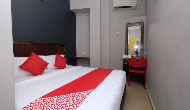 OYO 1190 Nice Stay Hotel