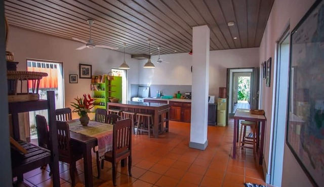 Grande Villa de Style Près du Centre de Luang Prabang, Idéal Pour les Familles