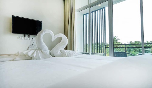 Yunoya Riverside Villa in Samut Songkhram