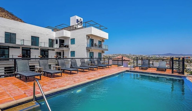 Loft Close to the Ocean With Rooftop Infinity Pool, Balcony & gym - Dog-friendly