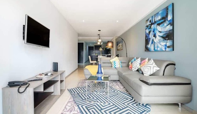 2BR Luxury Stay Mundial 2026 Pool & Skyline Views