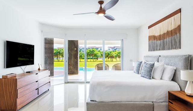 NEW 2BR Swim-Up at Mareazul Resort – Sleeps 6 | Casa Bellissima in Playa del Carmen