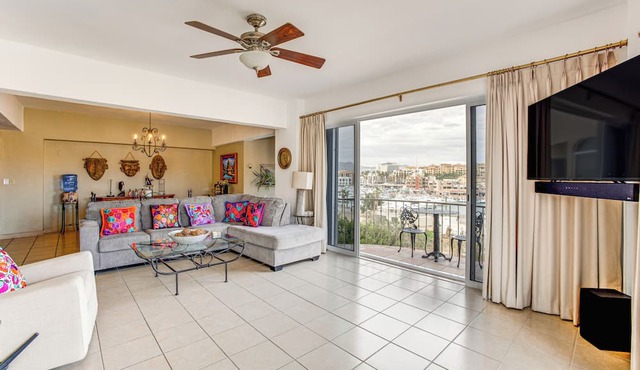 Condo in Plaza Nautica < 1 Mile to The Arch!