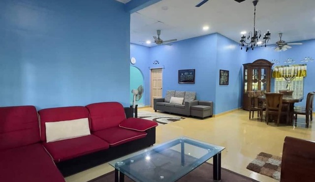 3-bedroom bungalow Seaview Homestay enchanting Mersing with cool AC and pool