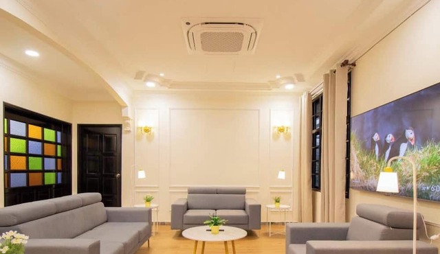 Massive 8-Bedroom Petaling Jaya Holiday Home, Sleeps 16+ Near Kuala Lumpur