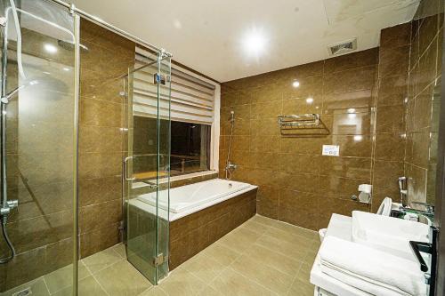 FLC Grand Villa BT31-25