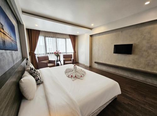 Moon Luxury Hotel