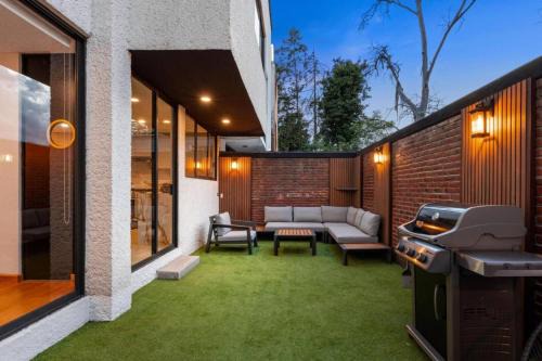 Sierra Vista Contemporary Townhouse BBQ Brand New