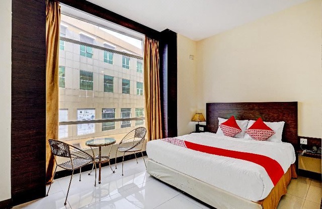 OYO 90350 Hotel Five Star 2