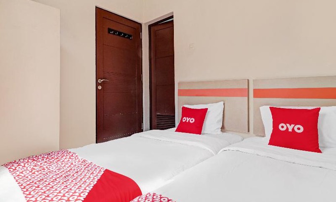 Karawang Hotel | OYO 90452 Pillow Inn