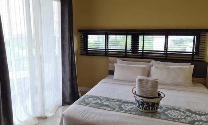 Thung Song Hong Apartment | Studio at The Lantern Suites with Maid Service